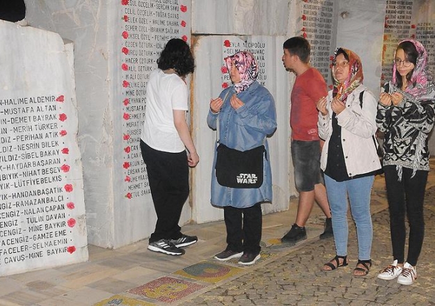 17 Ağustos Marmara Depremi'nde hayatını kaybedenler anıldı