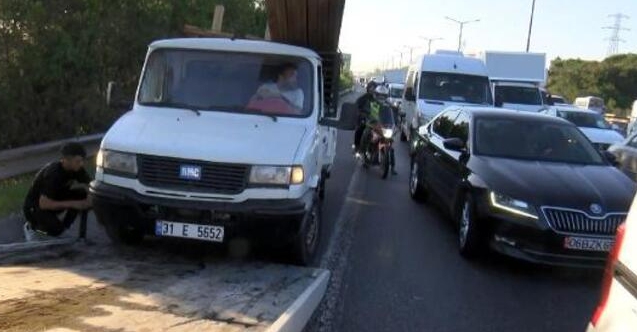Beykoz'da kamyonet otobüse çarptı: 1 yaralı