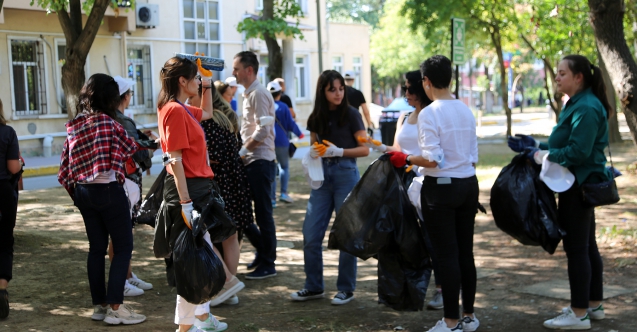 Ataşehir Belediyesi'nden dünya temizlik günü hareketi