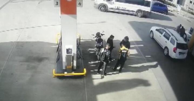 Motosiklet çakan hırsızlar benzinlikte yakayı ele verdi