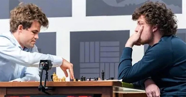 Seks oyuncağı ile Dünya Satranç Şampiyonu'nu mağlup etti