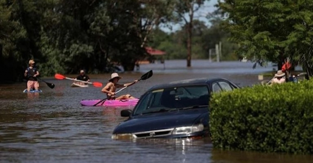 Avustralya'da binlerce evi sel bastı