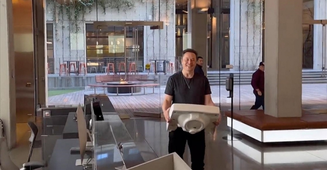Elon Musk Twitter'ın merkezine mutfak lavabosu ile girdi