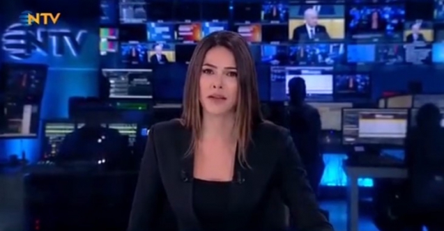 NTV spikeri Buse Yıldırım haber anonsu yaparken depreme yakalandı