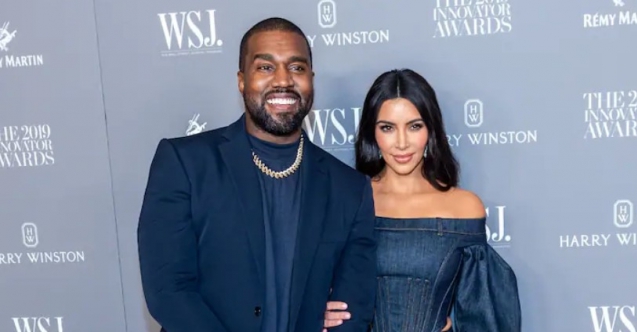 Kanye West, eski eşi Kim Kardashian'ın çıplak fotoğraflarını çalışanlarına gösterdi