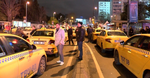Taksiciler konvoy oluşturarak eylem yaptı
