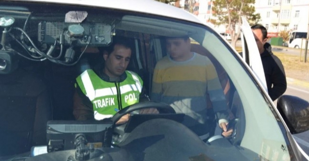 Aksaray'da 12 yaşındaki çocuk araba sürerken yakalandı