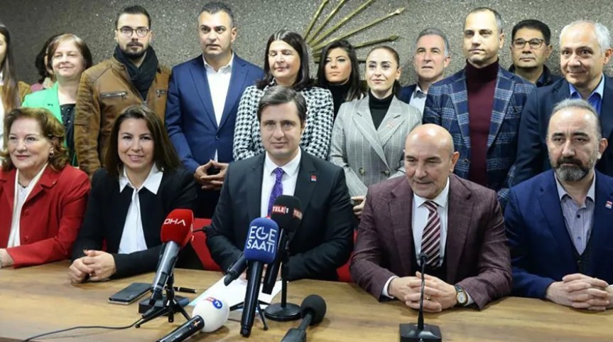 CHP İzmir İl Başkanı Deniz Yücel, milletvekili adayı olmak için istifa etti