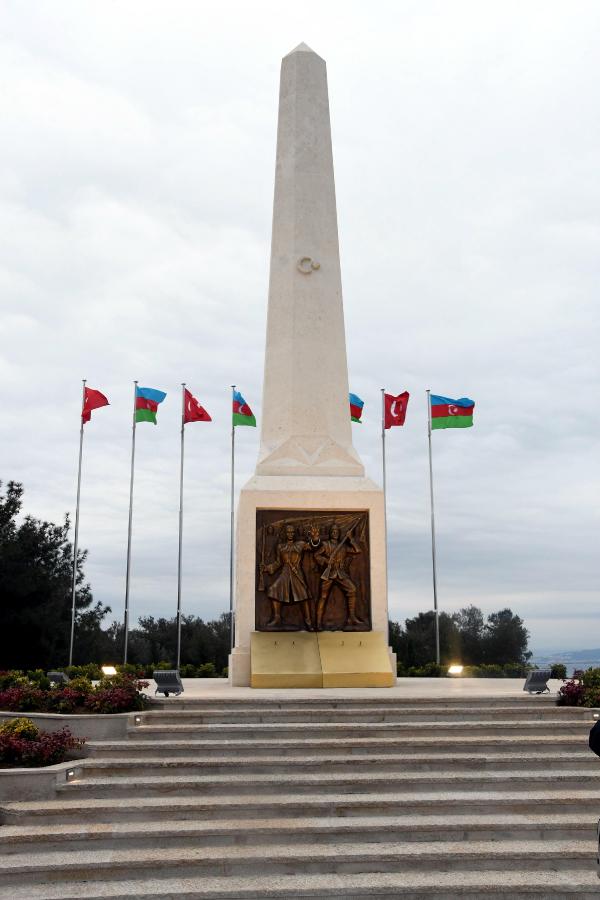 Tarihi Gelibolu Yarımadası'nda yapımı tamamlanan 'Azerbaycan Anıtı' törenle açıldı