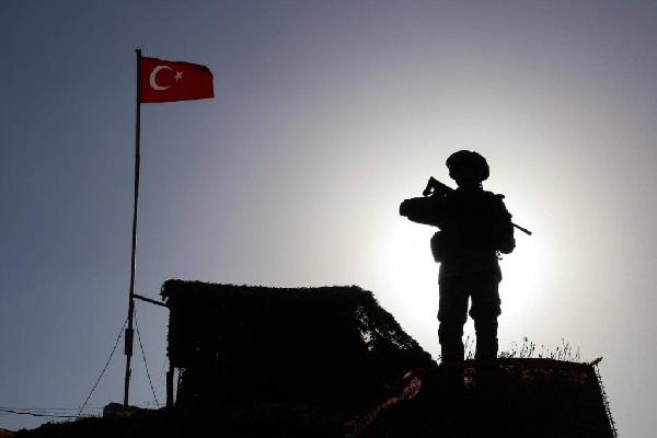 MSB: Yunanistan'dan gönderilen 5'i FETÖ, 1'i PKK mensubu 20 kişi yakalandı