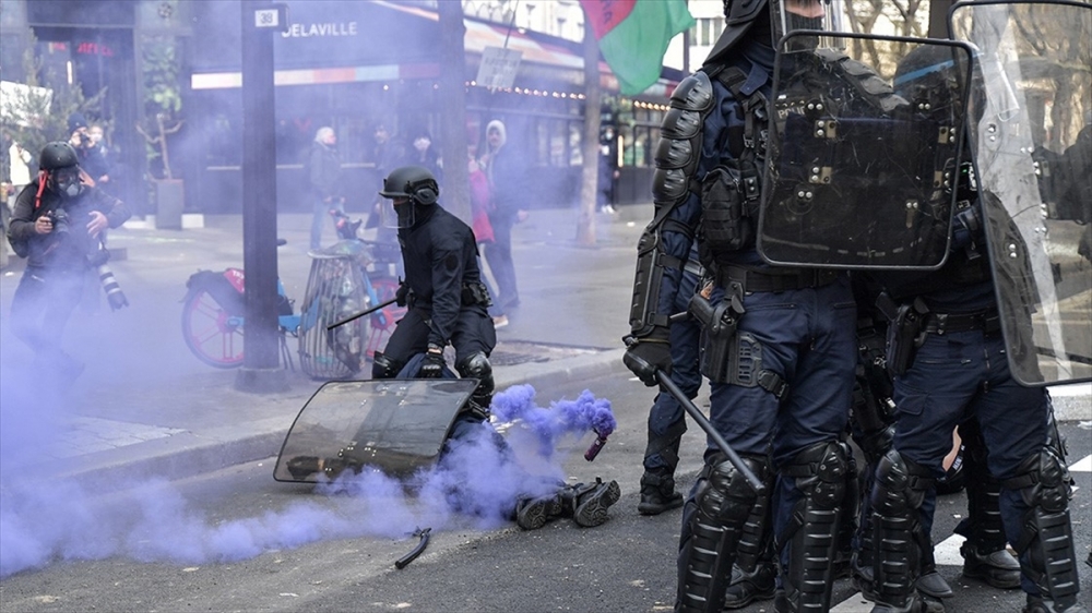 Fransa'da polislere gösterilere sert müdahaleden 17 soruşturma