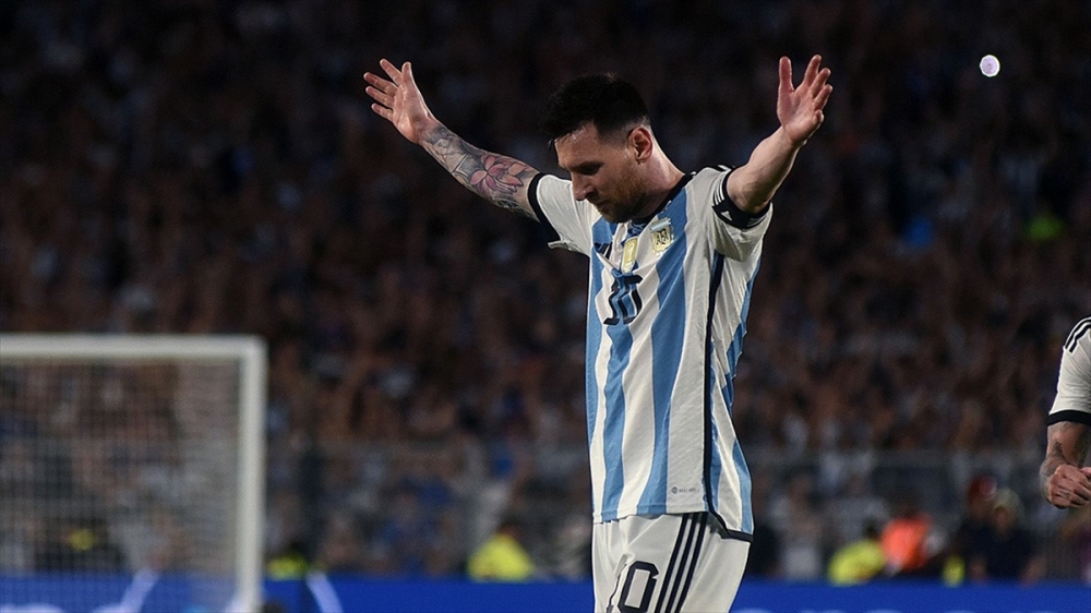 Messi, Arjantin formasıyla "100'ler kulübü"ne girdi