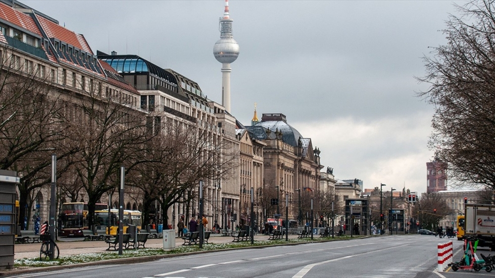 Berlin’de başörtülü öğretmenler okullarda çalışabilecek