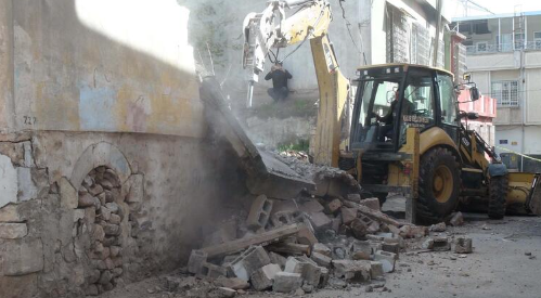Kilis'te ağır hasarlı binalar yıkılıyor