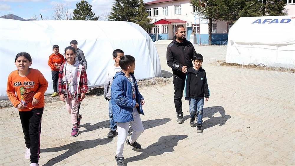 Depremin vurduğu Göksun'un kırsal mahallesinde çocukları okul heyecanı sardı