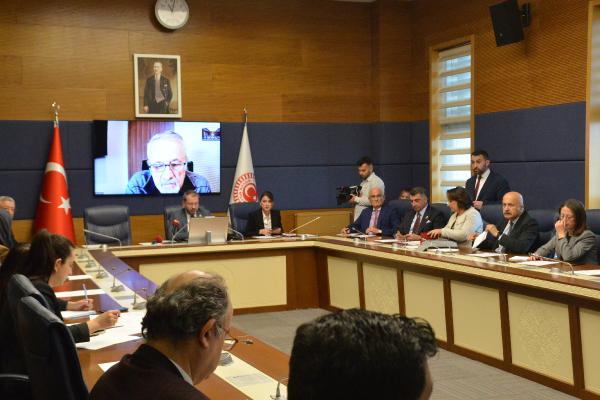 Naci Görür, Meclis'te İstanbul depremine karşı alınması gereken önlemleri anlattı