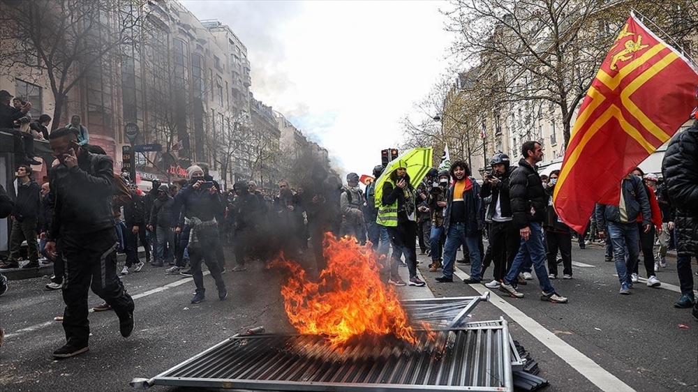Fransa'da emeklilik reformu karşıtı gösteri: 111 gözaltı