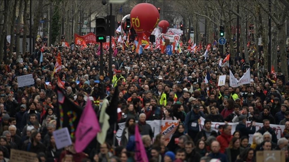 Fransa'da mahkeme grev yapan işçilerin "zorla çalıştırılması" kararının yürütmesini durdurdu