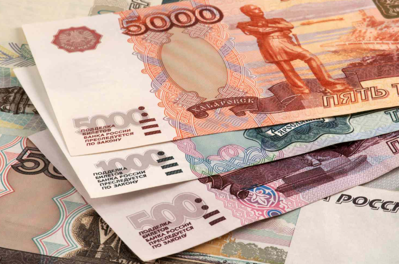 Rus bütçesi ilk çeyrekte 2,4 trilyon ruble açık verdi