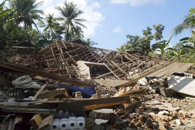 Endonezya'da 400'e yakın kişi hayatını kaybetti