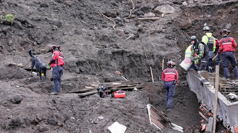 Ekvador'da toprak kayması: 33 ölü