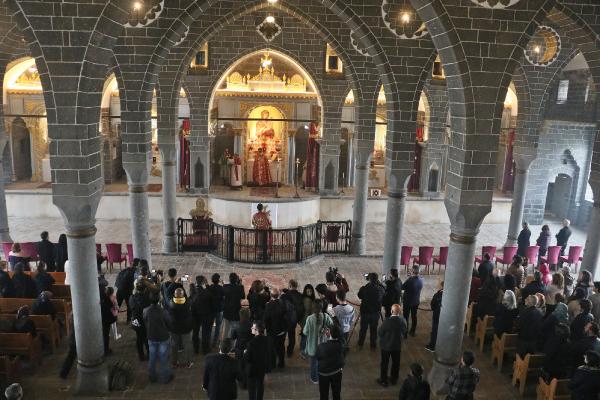 Tarihi Surp Giragos Ermeni Kilisesi'nde 8 yıl sonra ilk paskalya ayini