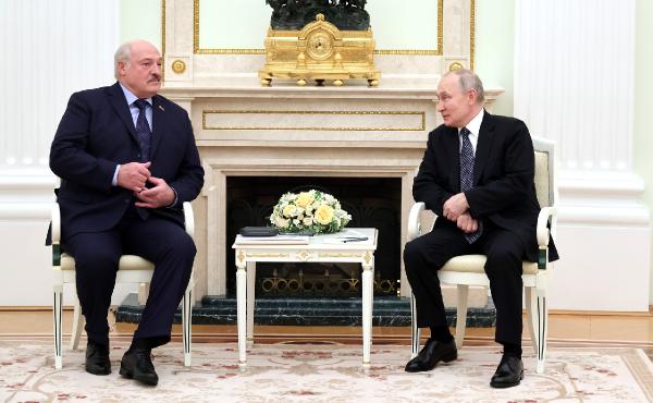 Lukaşenko’dan Rusya açıklaması: Kendi toprağı gibi koruyacak