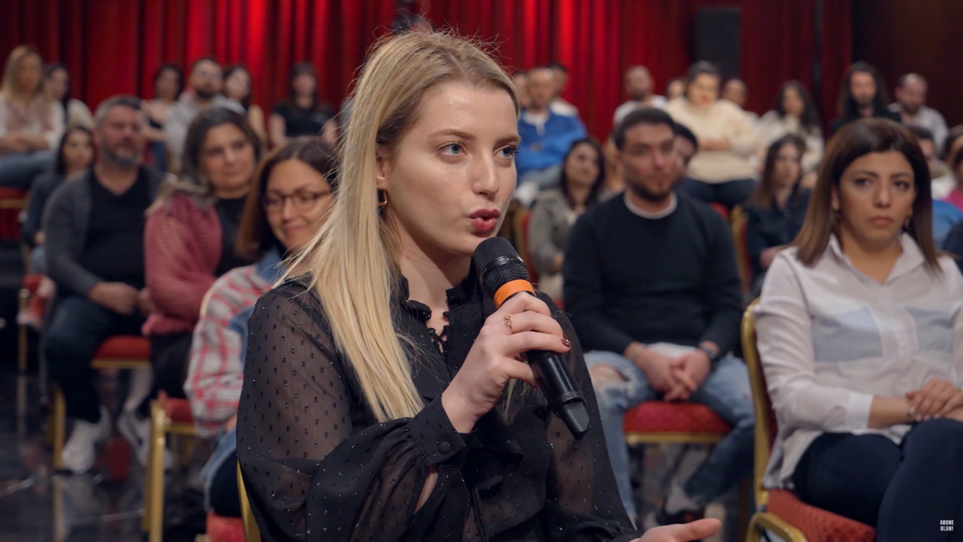 Konuşanlar'da kadın konuşandan flaş itiraf: Türkleri kaba göstermemek için Rus kadının öpmesine izin veridm