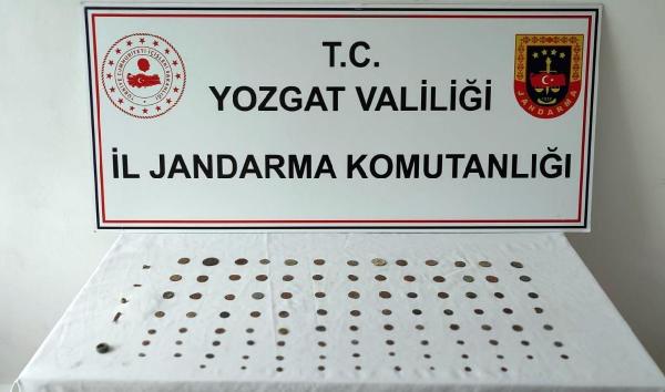 Yozgat'ta tarihi eser operasyonu; 100 sikke ele geçirildi