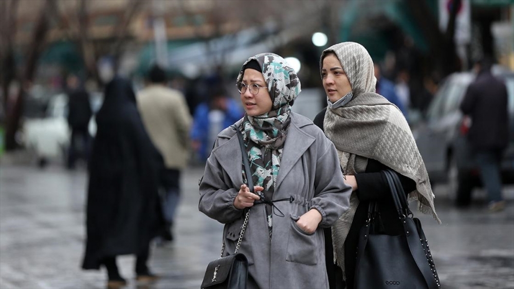 İran'da başörtüsü kuralını ihlal edenler yargılacak