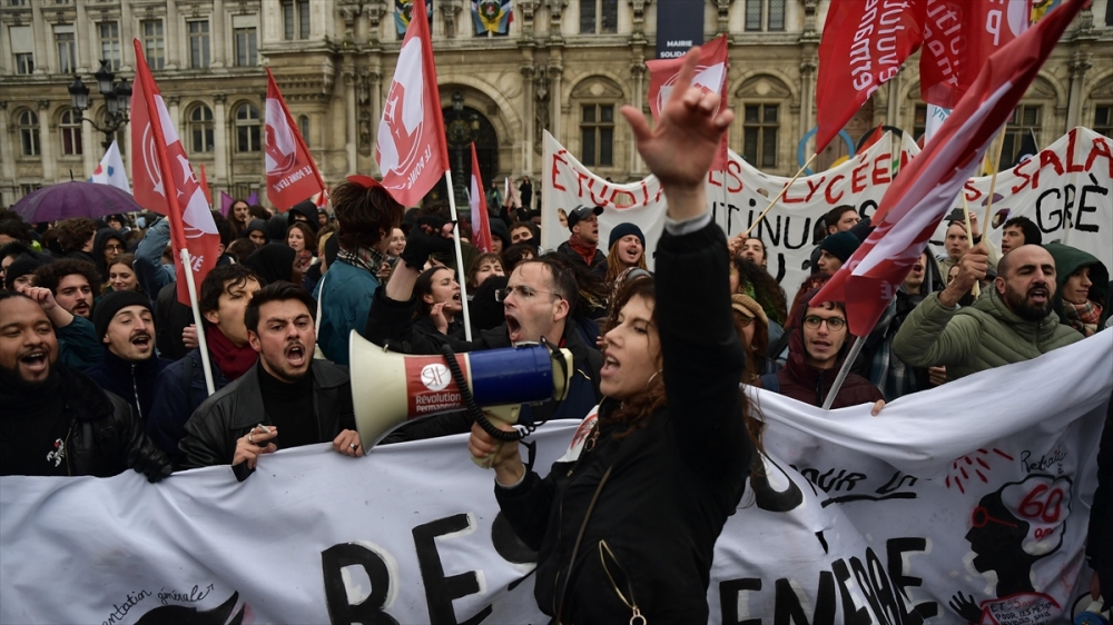 Fransa'da emeklilik reformunun onaylanmasına tepki