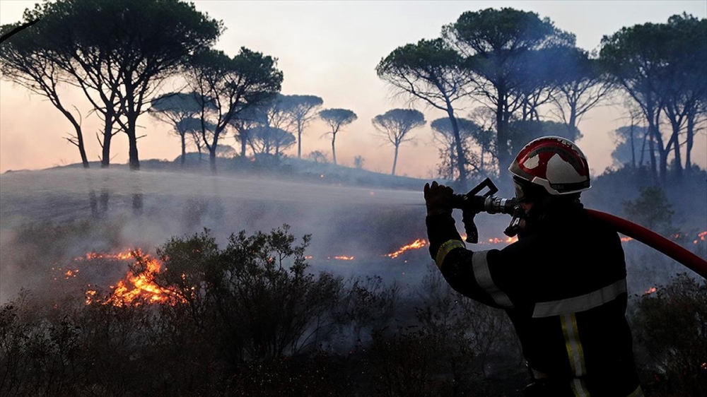 Fransa'da yangın: 1000 hektardan fazla alan zarar gördü
