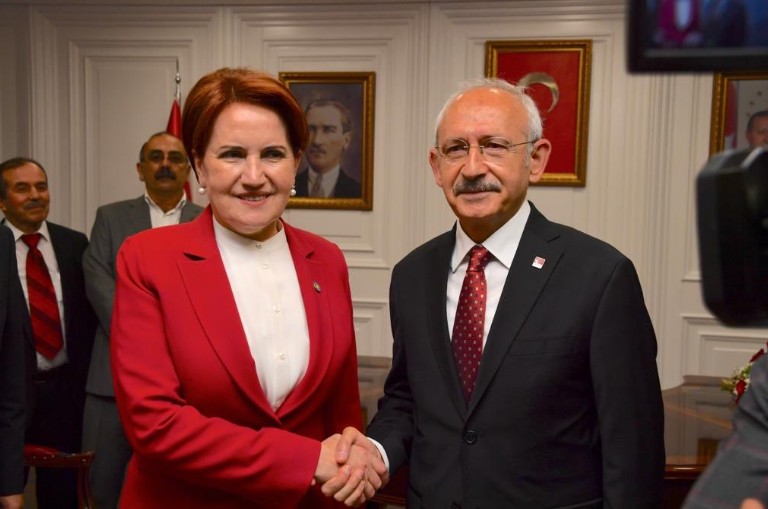 Akşener'den Kılıçdaroğlu’nun seçim kampanyasına bağış