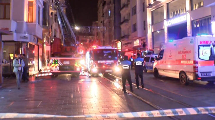 Taksim Meydanı'nda 6 katlı otelde yangın çıktı