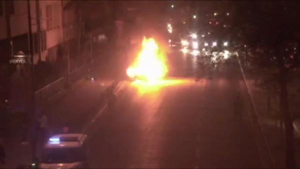 İstanbul'da lüks otomobil alev alev yandı