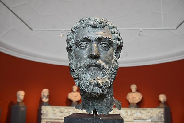 İmparator Septimus, eksik başını bekliyor