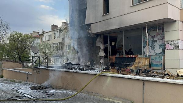 Eskişehir'de, 7 katlı binada yangın