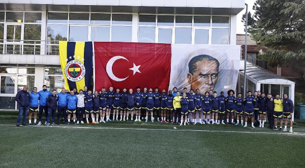 Fenerbahçe, İstanbulspor maçı için kampa girdi