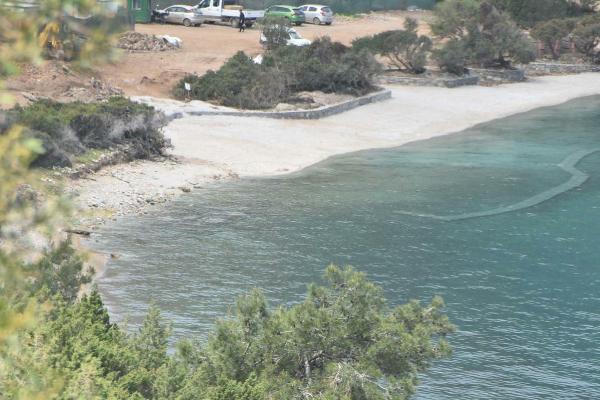 Sahile beyaz kum döktü: 67 bin lira para cezası kesildi