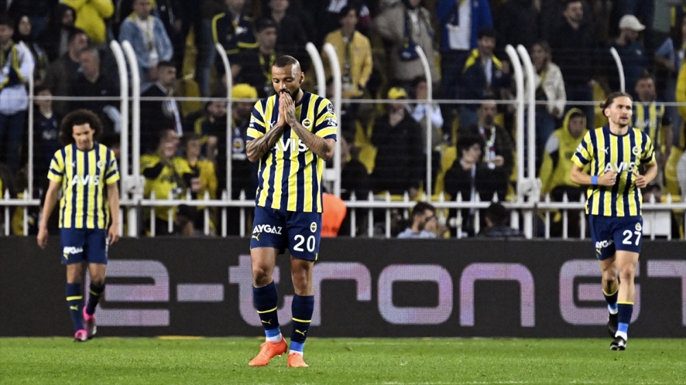 Fenerbahçe zirve yarışında fırsatı kaçırdı