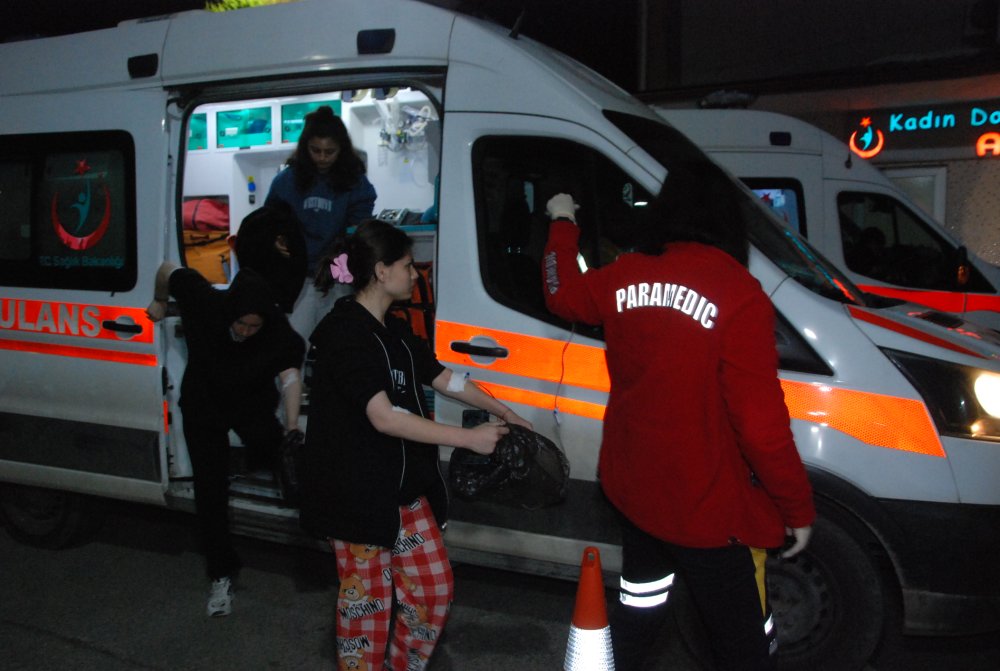 Kız yurdunda zehirlenme! 21 öğrenci hastaneye kaldırıldı