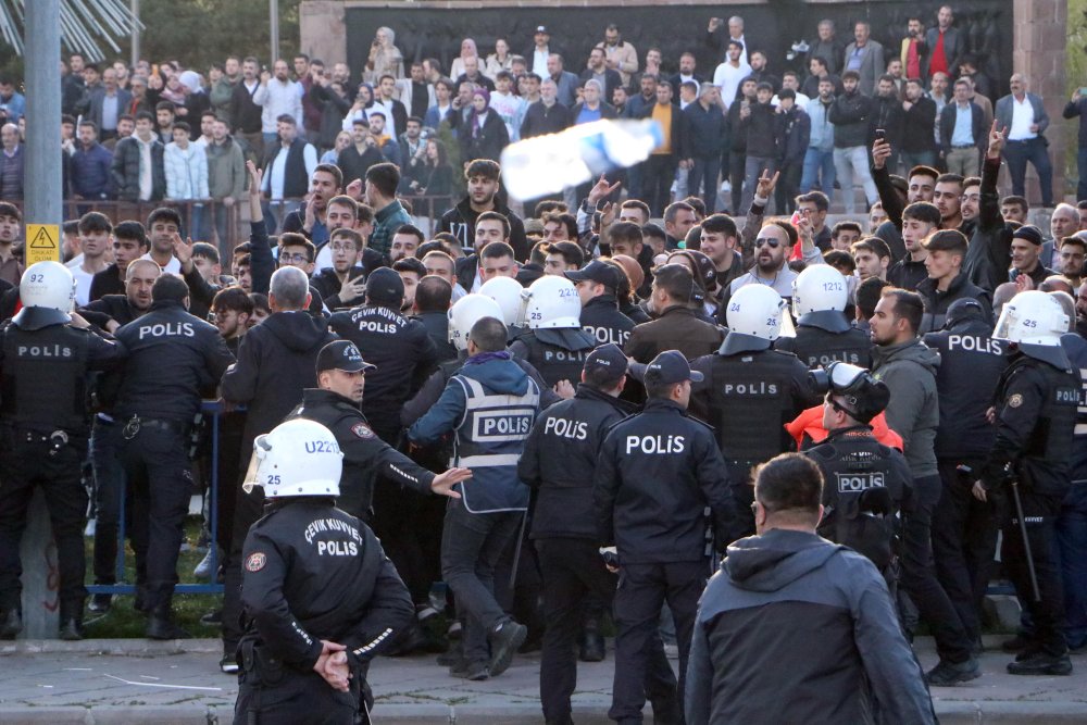 İmamoğlu'na Erzurum'da taşlı saldırı: 4 şüpheli daha serbest