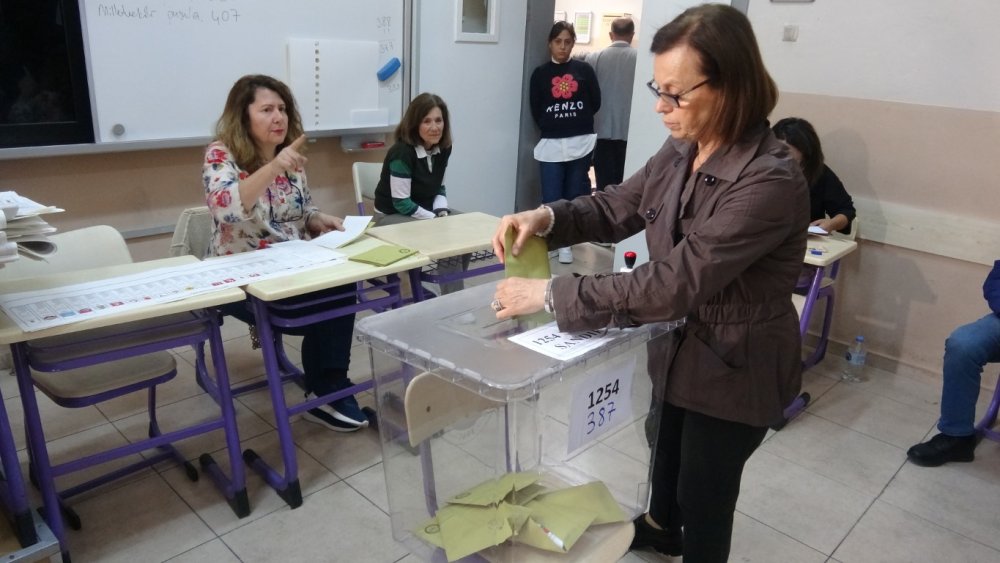 İzmir'de kaç kişi oy kullanacak?