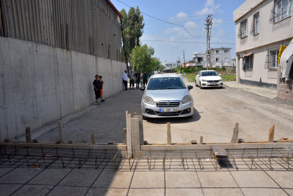 "Tapulu malım" dediği sokağı beton dökerek kapattı!