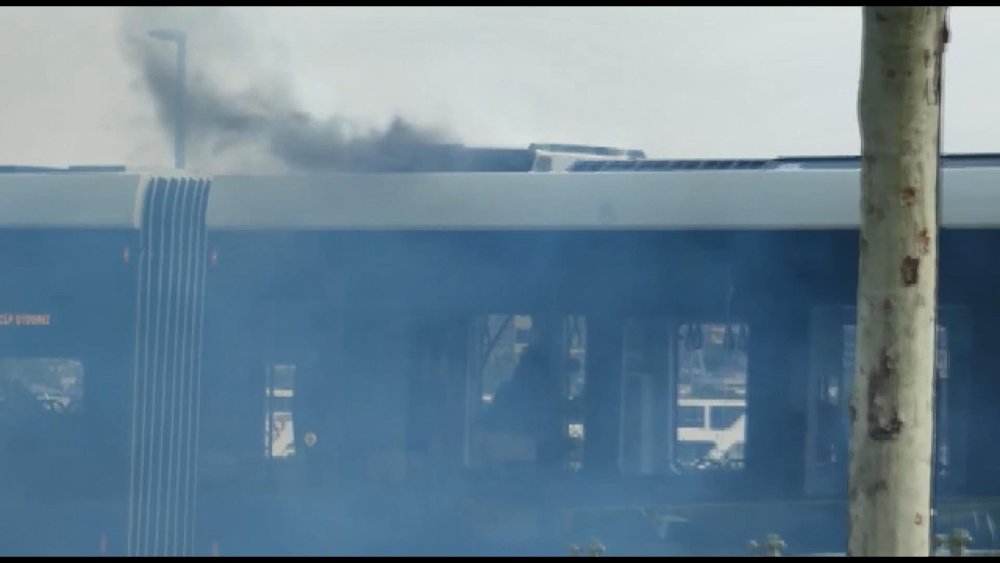 İstanbul'daki T5 tramvay hattında yangın çıktı