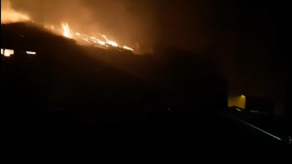 Beyoğlu’nda gece kulübü yandı