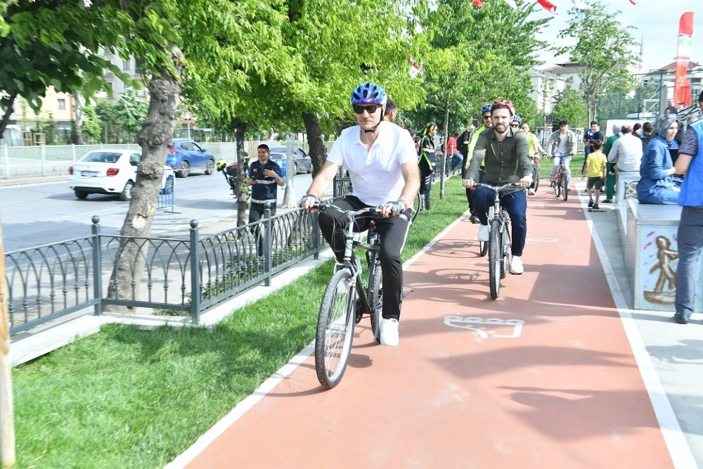 Bahçelievler Belediyesi 50 çocuğa bisiklet hediye etti