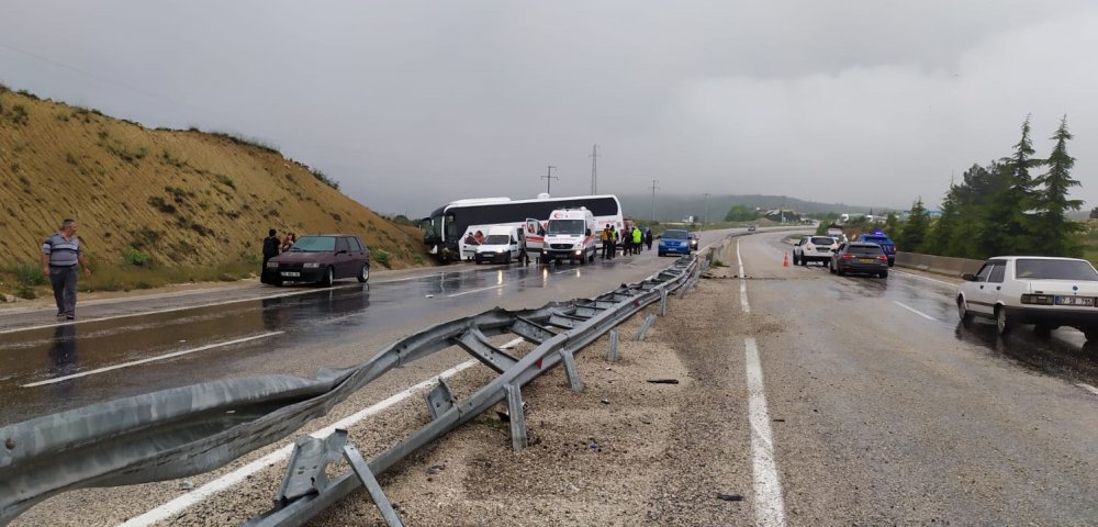 Antalya'da otobüs şarampole düştü 10 kişi yaralandı