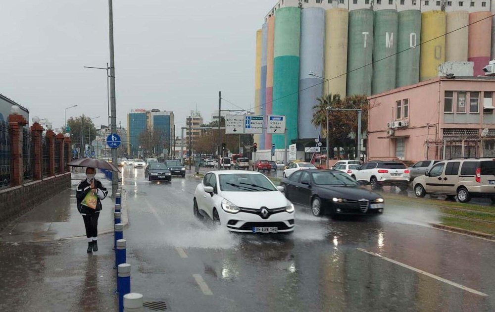 İzmir'de yarın sağanak yağış uyarısı