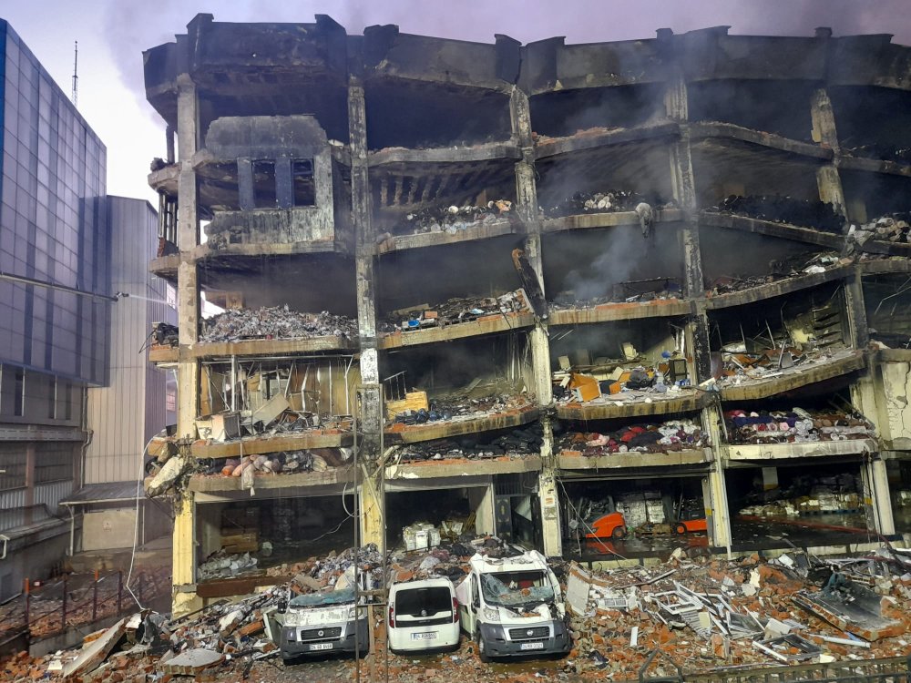 Başakşehir'deki fabrika yangını 2. gününde de devam ediyor
